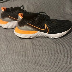 Men’s Nike renew running shoe size 10